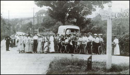 Cyclists at Clayton on the Brighton Road on the NUWSS Pilgrimage in July 1913.